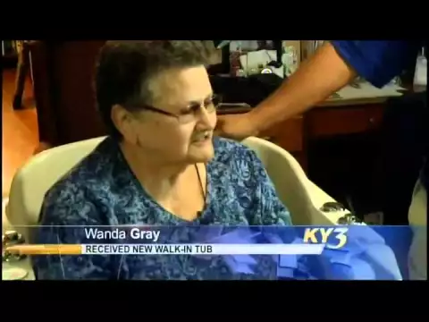 Woman in Missouri receiving a walk-in tub